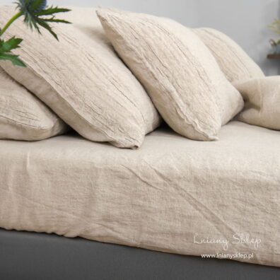 Prześcieradło z pranego, niebarwionego lnu.