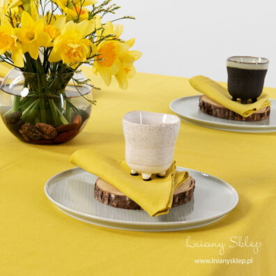 Żółty lniany dbrus wielkanocny. Żółte serwetki.