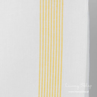 Na śnieżnobiałym tle - żółte paski.