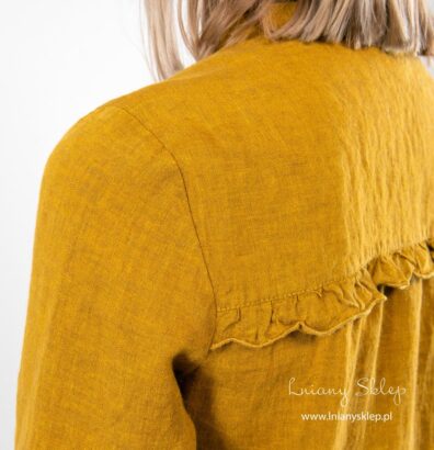 Figlarna falbanka z przodu i z tyłu.