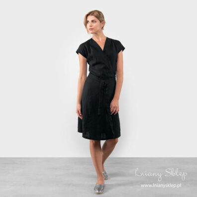 Czarna sukienka z pranego lnu.