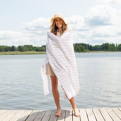 Ręcznik plażowy ozdobiony frędzelkami