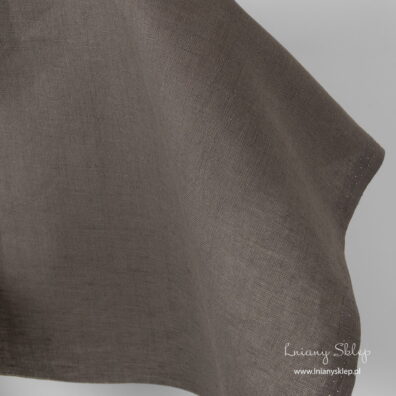 Brązowy len z domieszką bawełny.