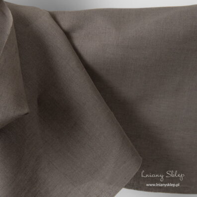 Brązowy len odzieżowy z domieszką bawełny.