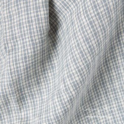 Prany len z wełną w szarą krateczkę.