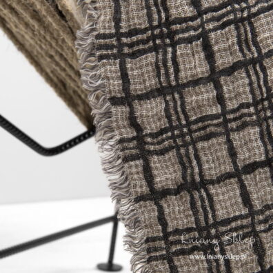 Pled w szaro - piaskową kratkę.