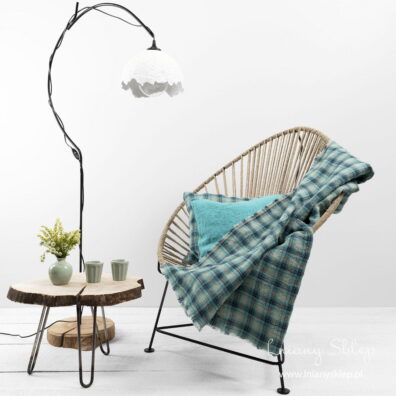 Lniany zielony dekatyzowany pled w kratkę.