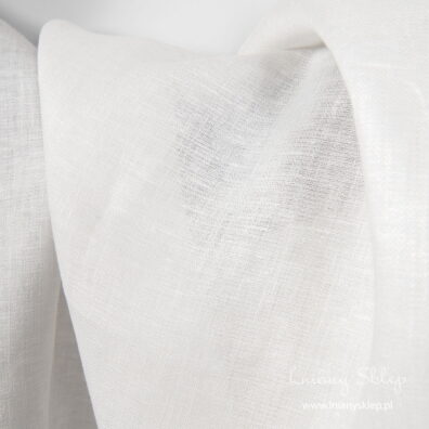 Biała tkanina lniana splot "jodełkowy" widoczny przy odpowiednim oświetleniu.