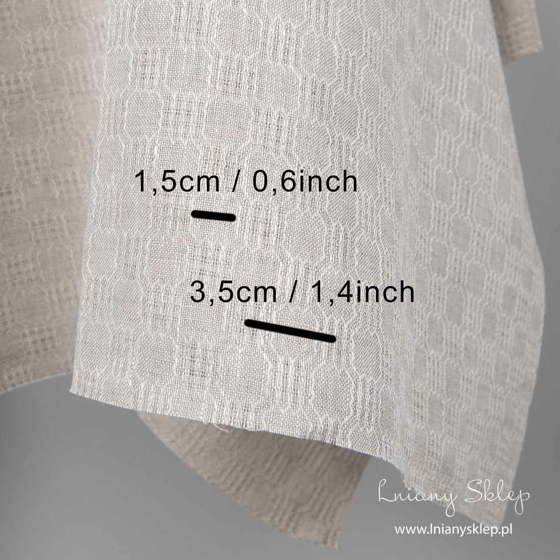 Jasna tkanina lniana. Rozmiary ażurowych okienek.