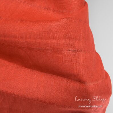 Tkanina czerwona lekki len w prześwitujące poziome paski.