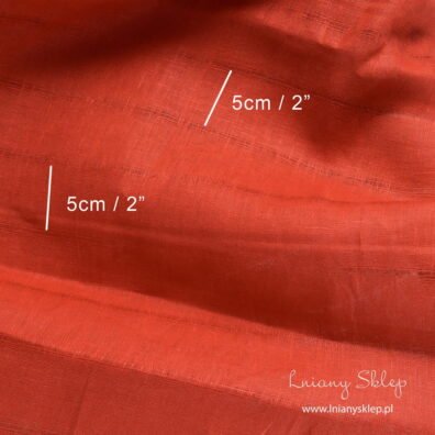 Czerwony lekki len w prześwitujące paski. Wymiary.