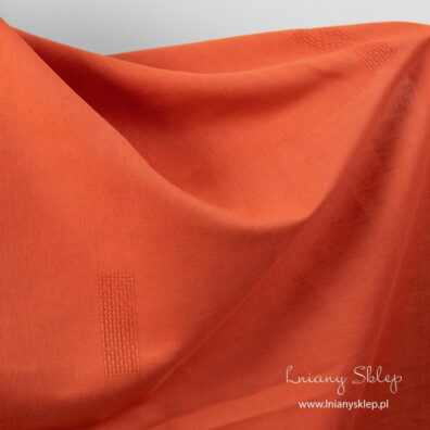 Tkanina czerwona w ażurowe okienka 2,8cm x 8cm.