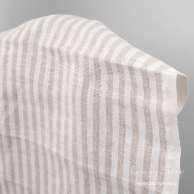 Len ścierkowy w piaskowe pasy.