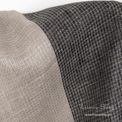 Len ścierkowy wytkany splotem waflowym w pasy.