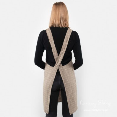 Lniany szary fartuch. szelki skrzyżowane na plecach.