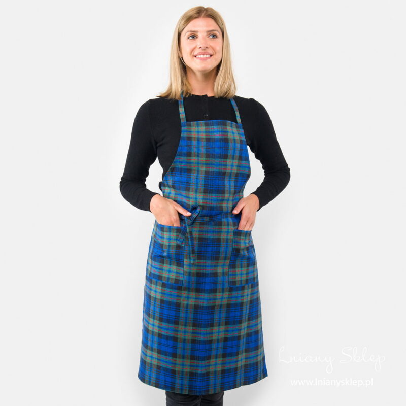 Fartuch kuchenny w szkocką kratkę.