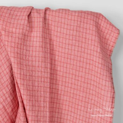 Prany len różowy w kratkę.