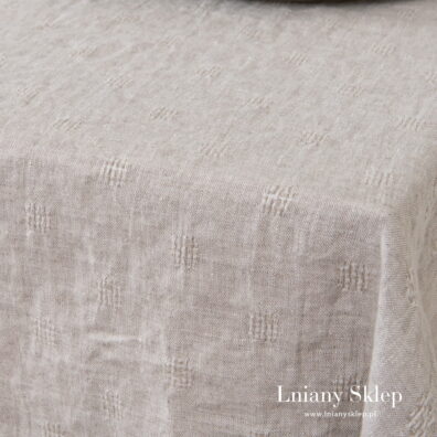 Szary obrus z pranego - gniecionego lnu.