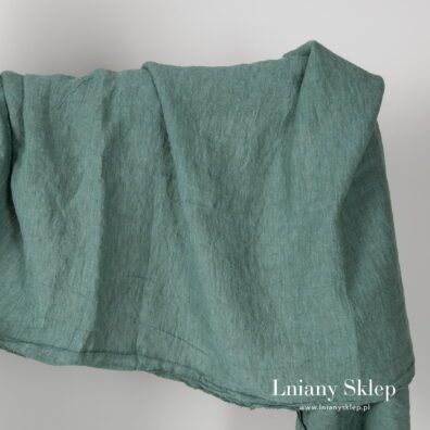 Zielonkawy szeroki prany len.