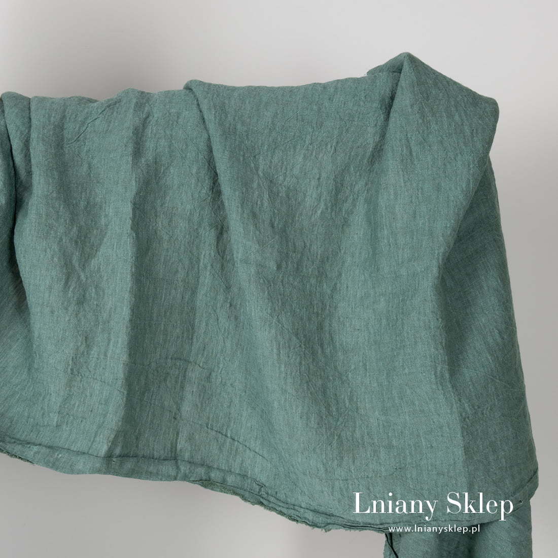 Zielonkawy szeroki prany len.