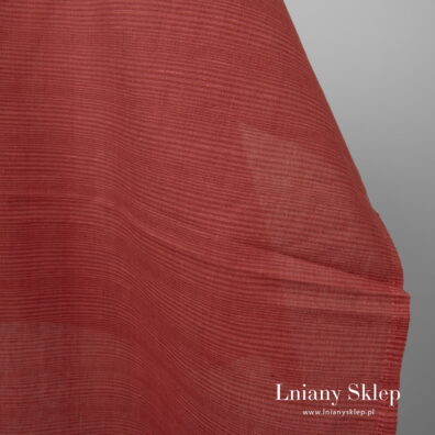 Czerwony len z bawełną w paski.