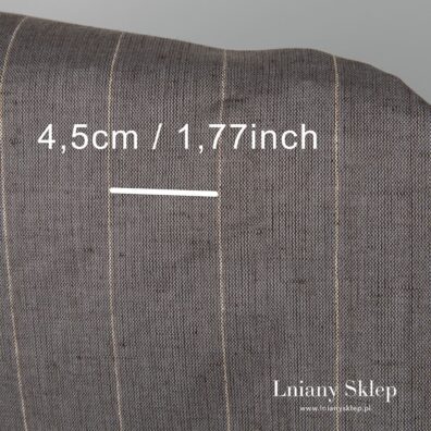 Szeroka szara ciemna tkanina w paski. Trochę matematyki.