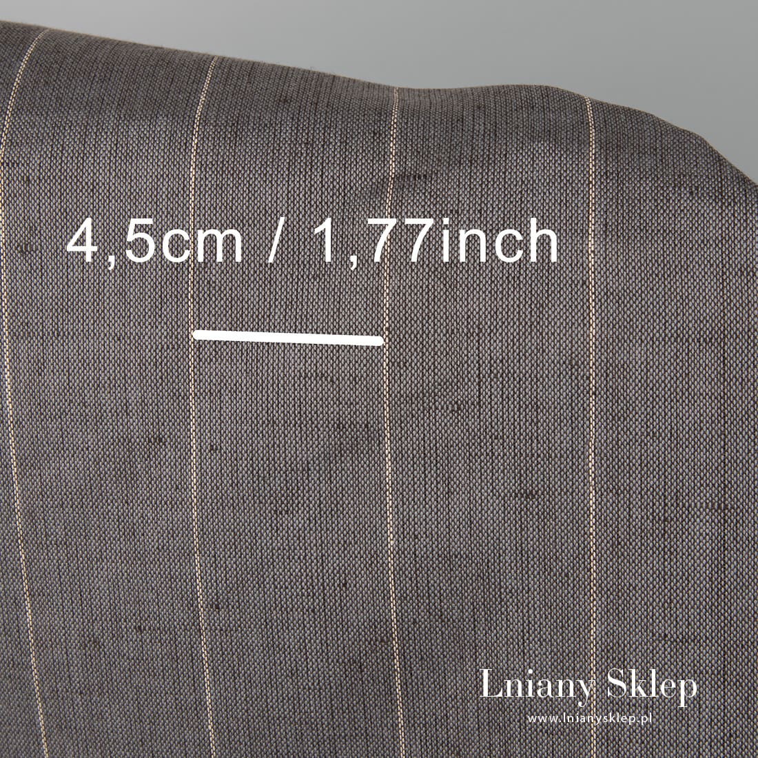 Szeroka szara ciemna tkanina w paski. Trochę matematyki.