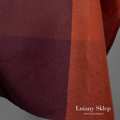 Szeroka tkanina w szerokie pasy.