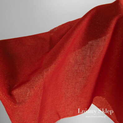 Czerwona o złotym połysku tkanina.