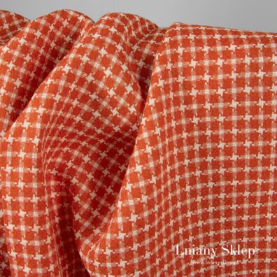 Czerwony len w drobną krateczkę.