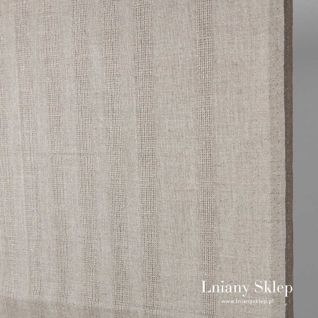 Piaskowy len ścierkowy w ażurowe pasy.