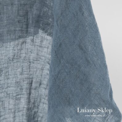 Przeżroczysta tkanina lniana szara o niebieskim odcieniu.