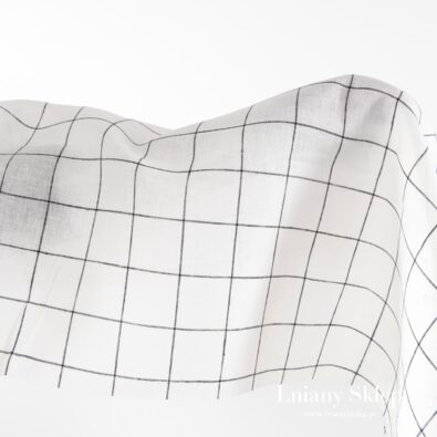 Biały len w czarną cienką kratkę.