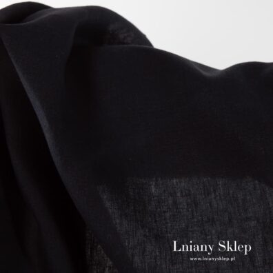 Ciemny, prawie czarny granat. 100% len.