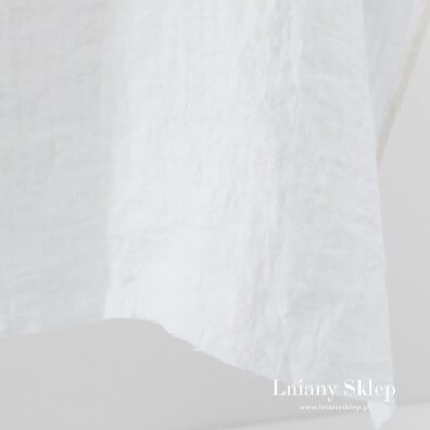 Prany len w ażurowe okienka.