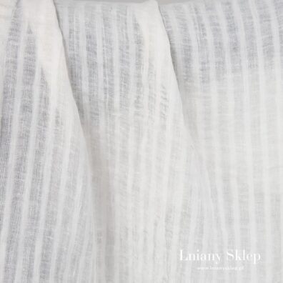 Przeźroczysty mlecznobiały prany len na firanki.