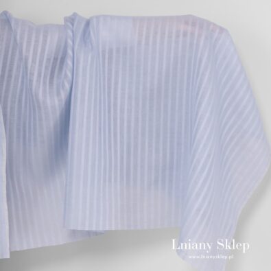 Niebieska tkanina lniana w ażurowe paski.