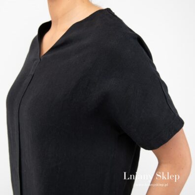 Dekolt "V". Rękaw kimono.