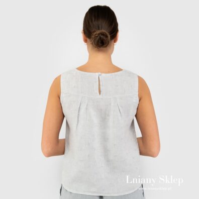 Zapięcie na guziczek z tyłu. Drobne zakładki na plecach.