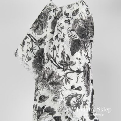 GARDENIA chusta w czarne kwiaty.