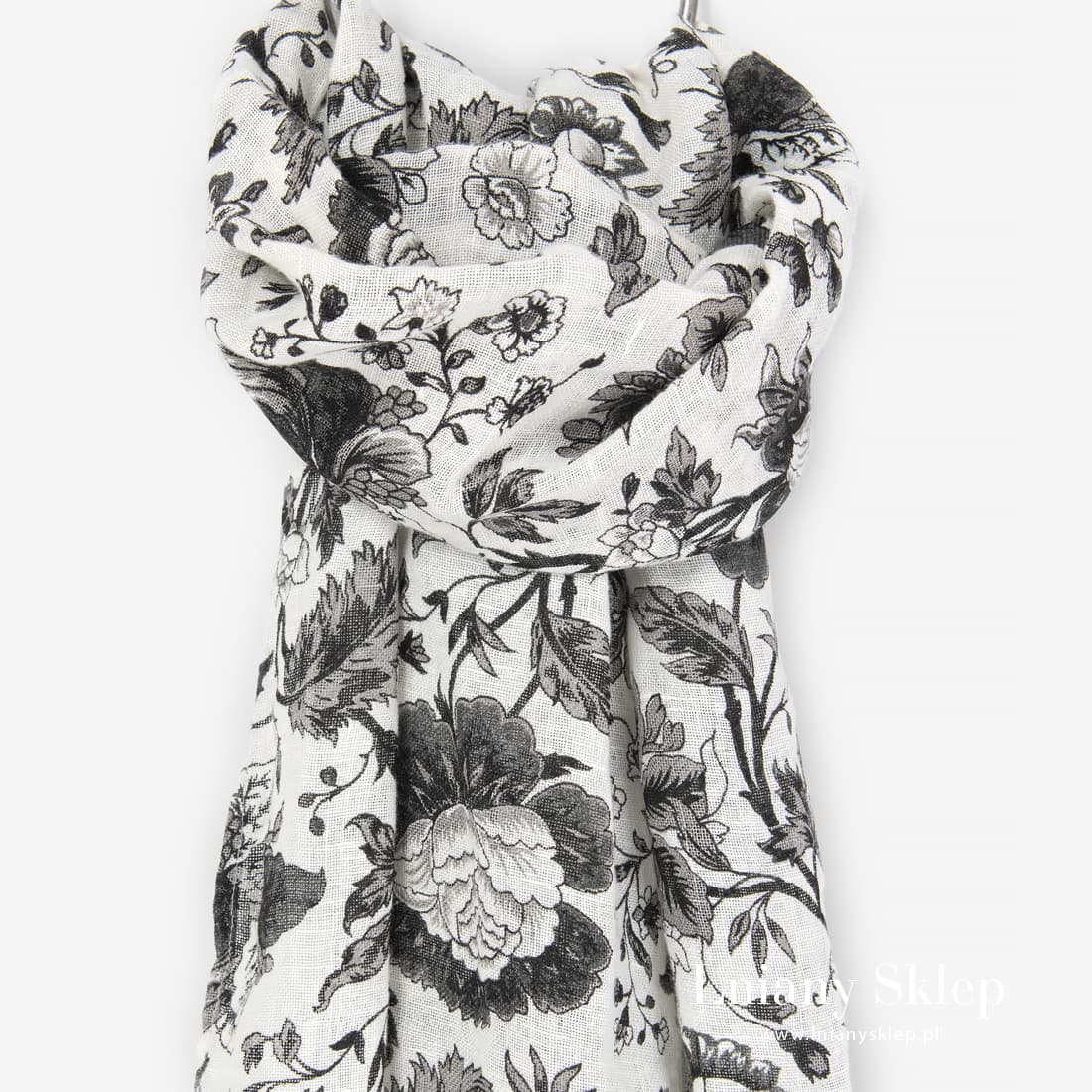 GARDENIA szalik w czarne kwiaty.