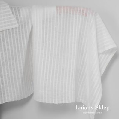 Biała tkanina w paski.