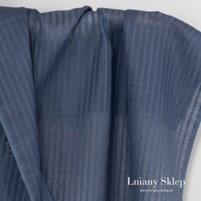 Niebieska tkanina w paski.