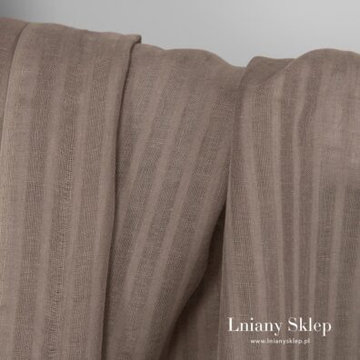 Len w ażurowe paski.