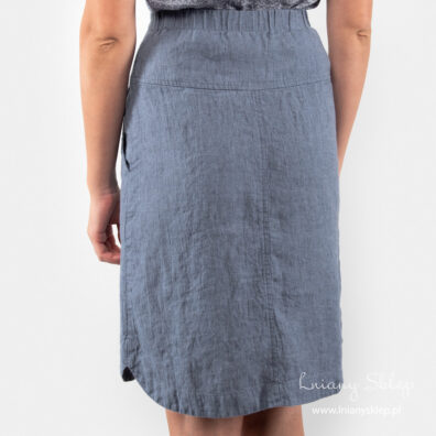 Z tyłu w pasie - gumka.