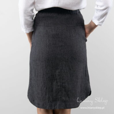 Z tyłu w pasie wszyta gumka.