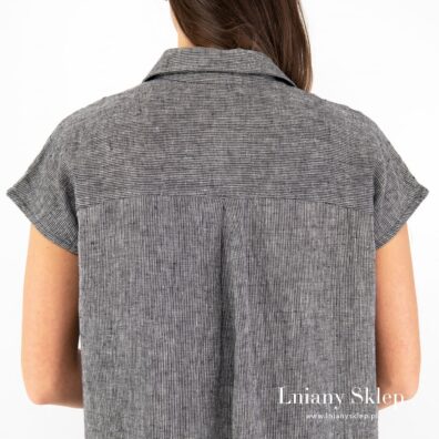 Drobne czarno - białe pionowe paski.