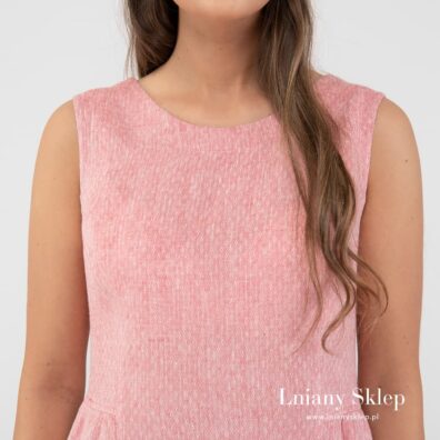 Bez rękawów. Dekolt zaokrąglony.