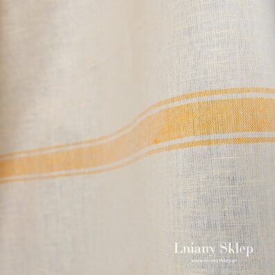 Żółte paski na jasnym piaskowym tle.