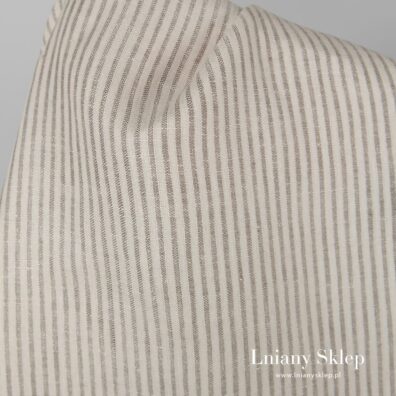 Paski wytkane gęściej i rzadziej.